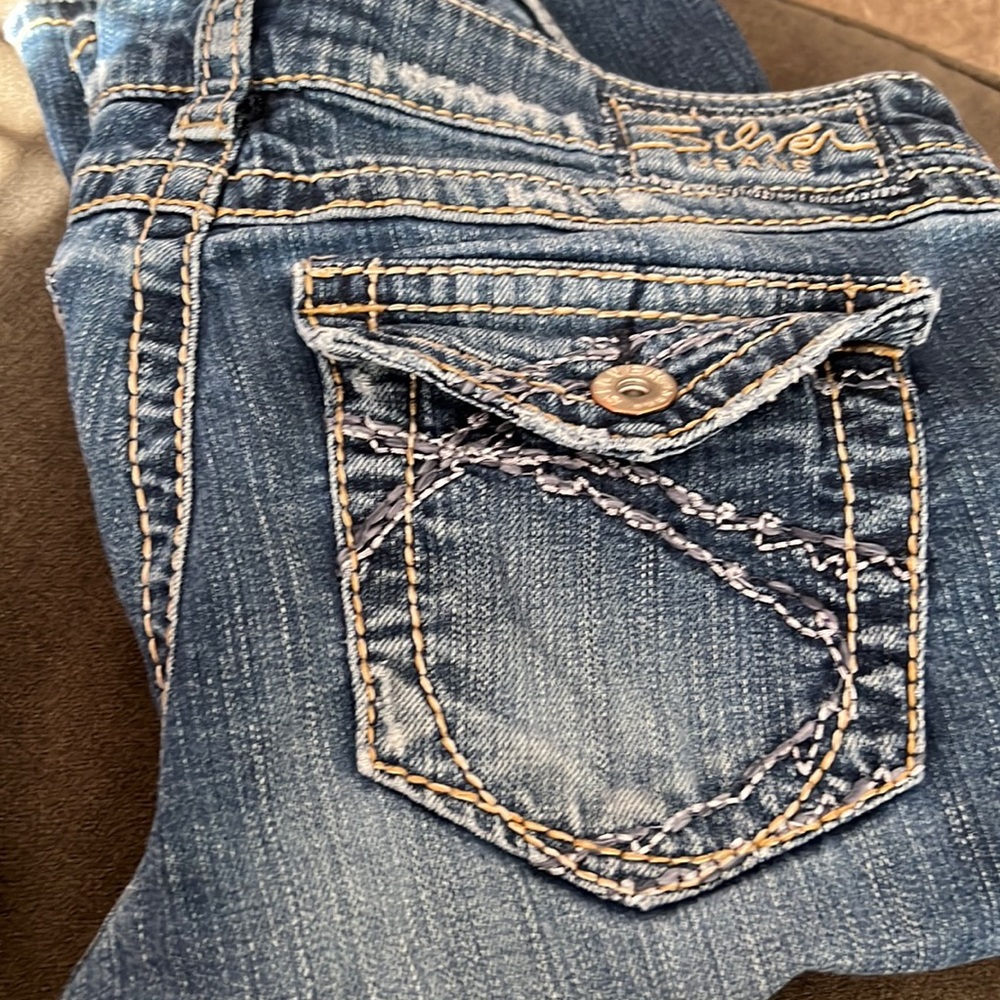 Cute denim silver jeans size 28 length 33 softly worn
